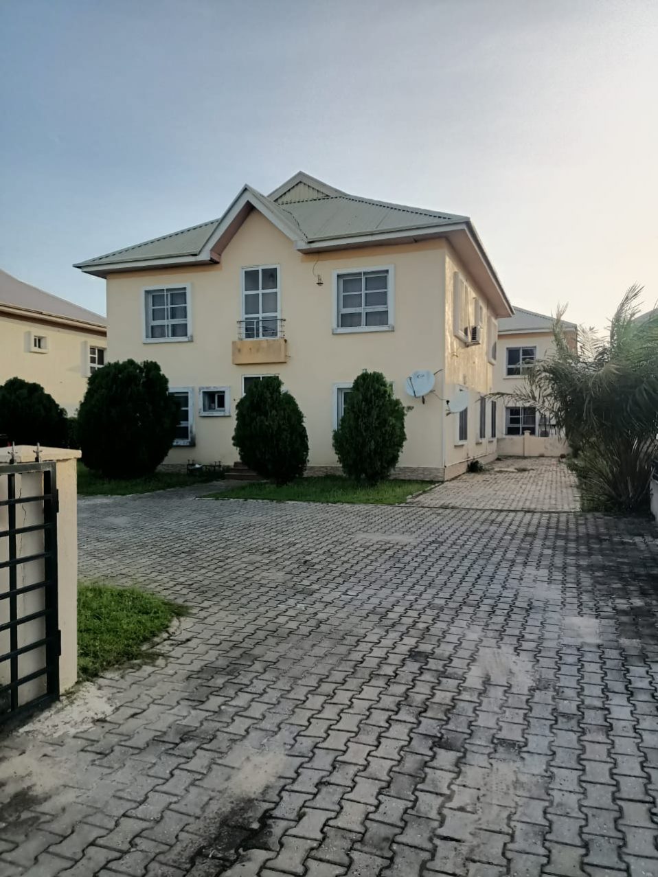 4bedroom detached duplex for rent at friends colony Shoprite road jakande